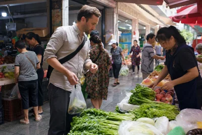 First-time traveler guide to Chinese morning markets